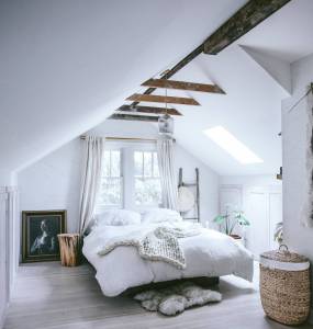 Chambre épurée aménagée dans les combles - Bouc-Bel-Air-13