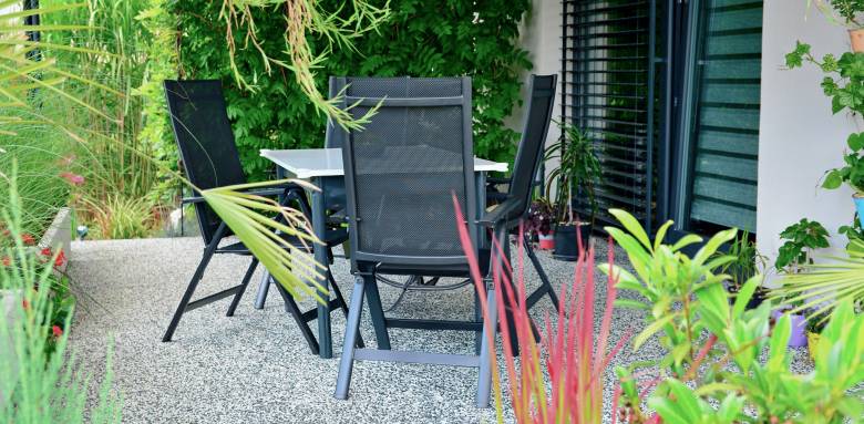 terrasse avec tapis de pierre