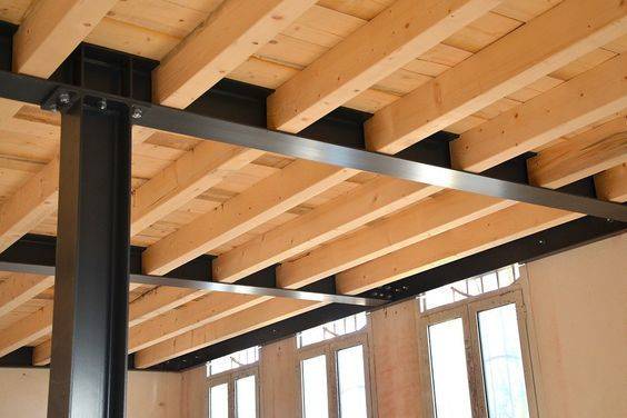 Charpente en bois et métal