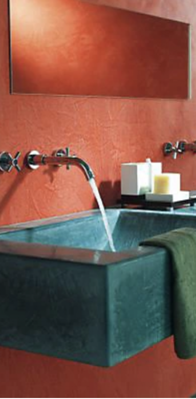 Peinture à effet tadelakt dans la salle de bain (photo Castorama)