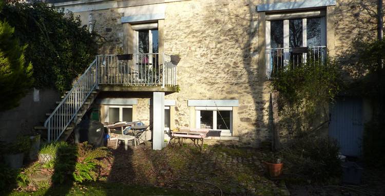 Maison avant travaux de transformation pour terrasse suspendue acier et bois