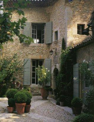 Jardin méditerranéen et mas provençal