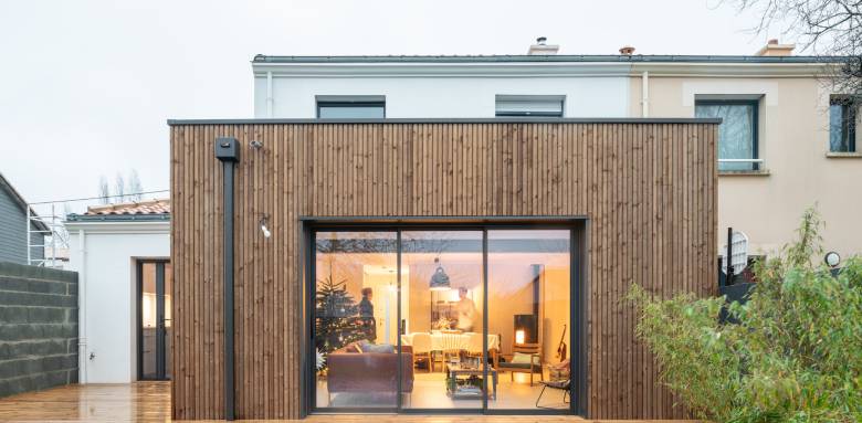 Extension en bois : pourquoi elle s’adapte si bien aux maisons existantes
