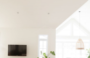 Conseils pour Aménager une Pièce de Vie Asymétrique toit en pique