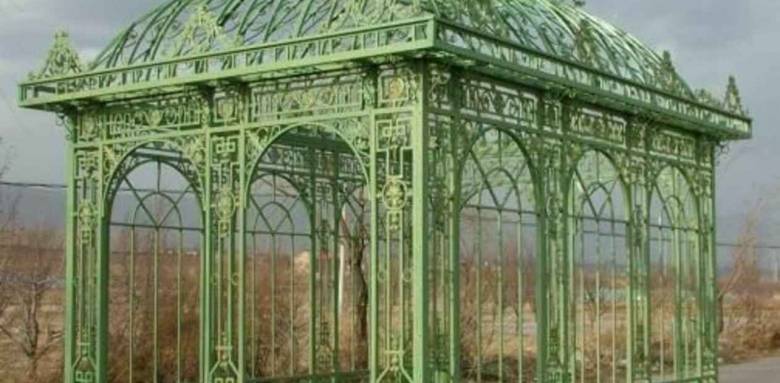 Structure d'une véranda victorienne verte claire