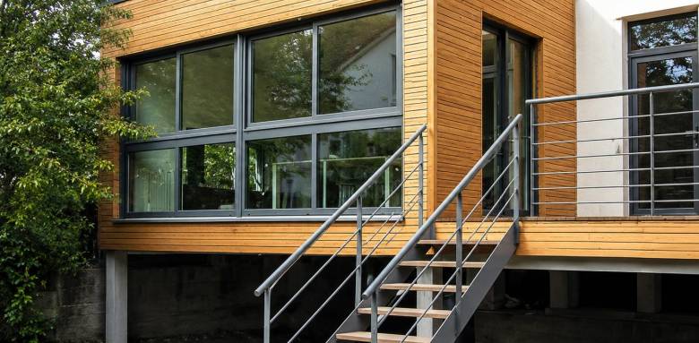Extension bois sur pilotis avec bardage bois clair 69290 Grézieu-la-Varenne