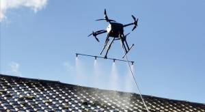 Démoussage de toiture par drone -étape pulvérisaion -