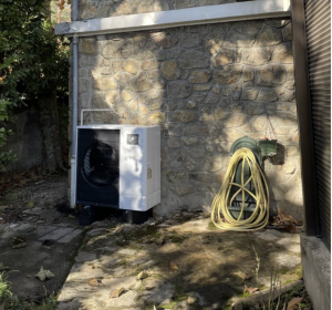 Installation d'une pompe à chaleur à Meylan, dans la banlieue de Grenoble 