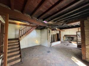 Pièce principale à rénover 