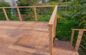 Terrasse sur pilotis idéale pour terrain en pente