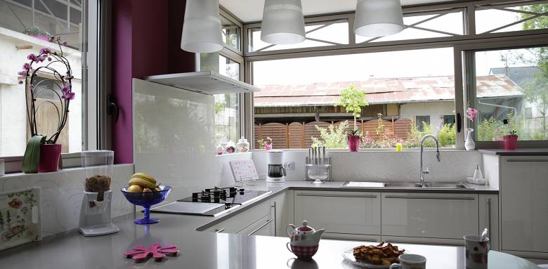 cuisine dans une véranda toit plein