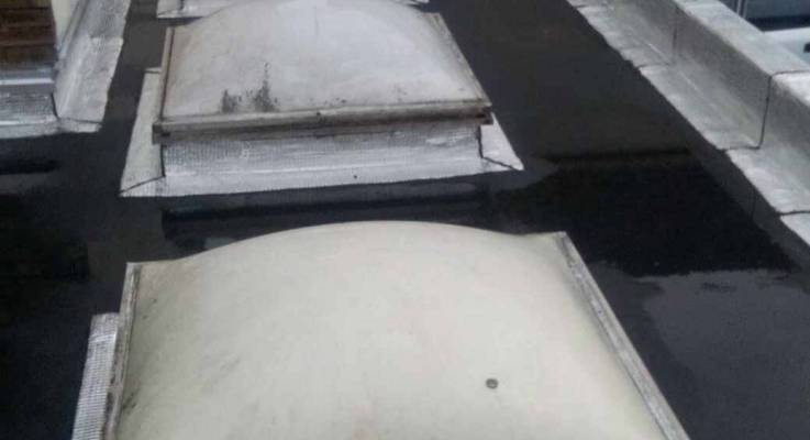 Puits de lumière sur une toiture plate rénovée et étanchéifiée de cabinet médical - Gretz-Armainvilliers 77220