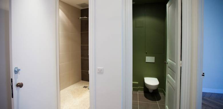 comment réunir 2 appartements à Paris ? - sanitaires