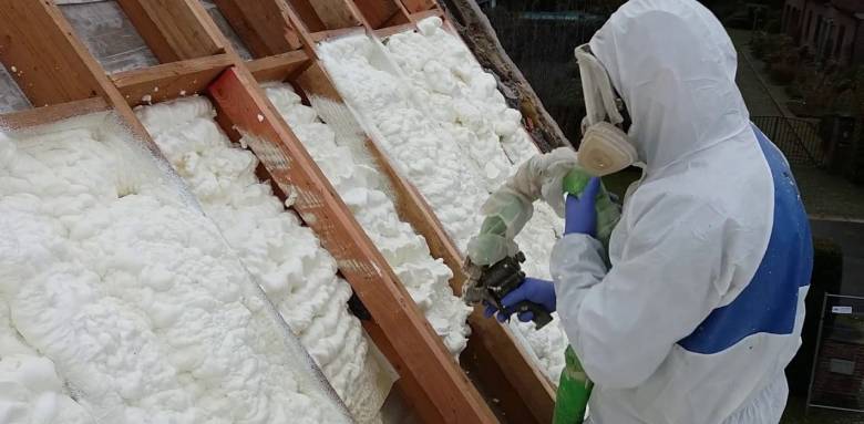 Isolation combles perdus en mousse projetée