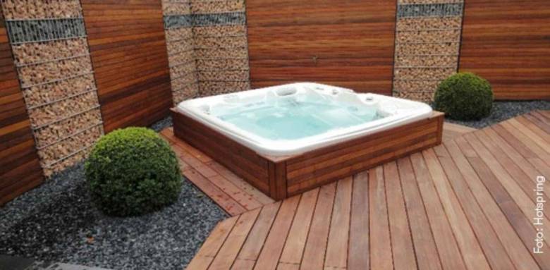 spa semi-enterré et ses abords très travaillés !