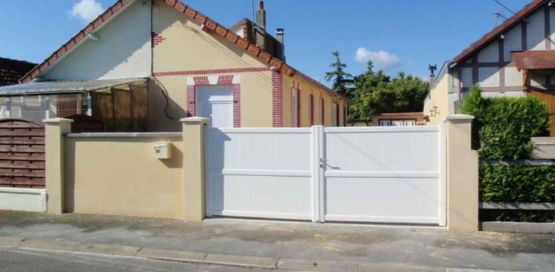 Portail alu laqué blanc double battants