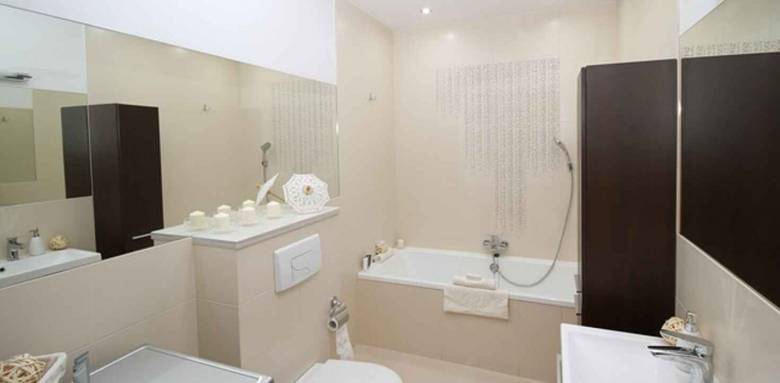 Rénover une salle de bain sans fenêtre à Deauville