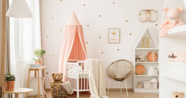 Bien accueillir un bébé dans une chambre rénovée sainement