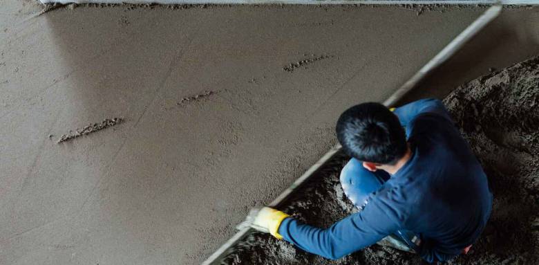 installation d'une dalle intérieur par un maçon à ST AMAND EN PUISAYE