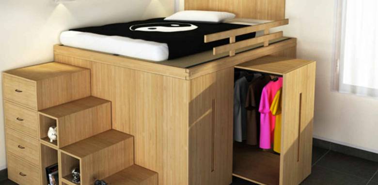 Lit posé sur une penderie