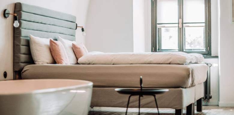 La disposition de la chambre parentale doit être pensée pour être fonctionnelle et agréable à vivre.