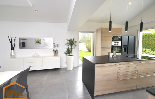 Ouvrir sa cuisine sur un salon modernise votre maison