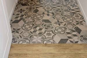 Mixer le parquet et les carreaux de ciment