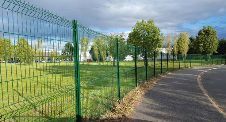 Clôture d'entreprise