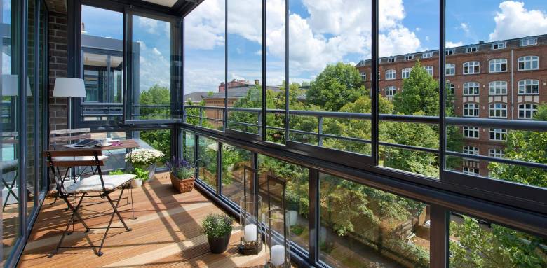 Loggia fermée tout en vitrage pour maximiser la luminosité - Paris Epinettes