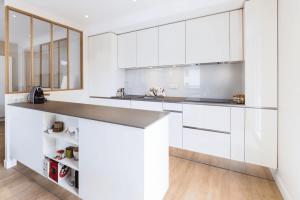 Rénovation de cuisine avec verrière intérieure - Nantes 44