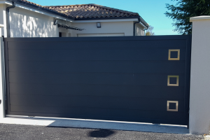 Battant, coulissant, motorisé... Quel portail choisir pour votre maison ?