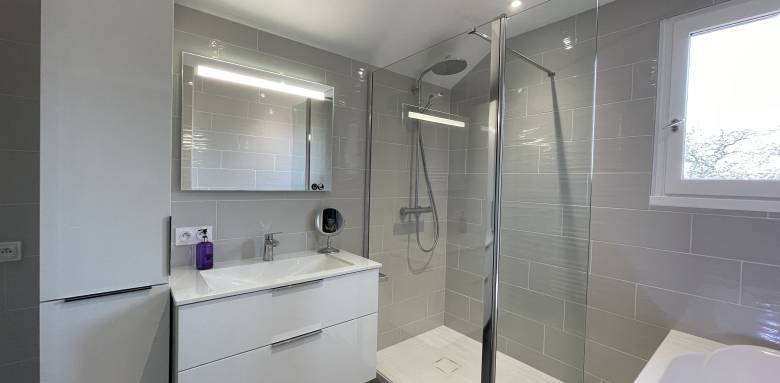 receveur rectangulaire et paroi en verre