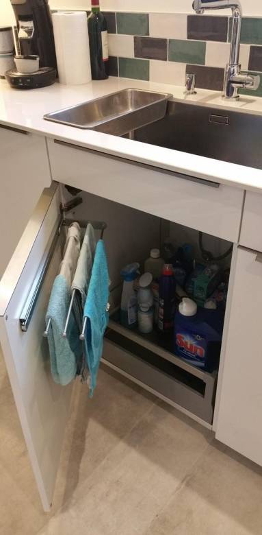 Produits d'entretien sous l'évier - décorateur intérieur 77, auditeur énergétique 77, maçon 77, électricien 77, plombier 77, plâtrier 77, plaquiste 77, peintre intérieur 77, carreleur 77, charpentier 77, menuisier 77