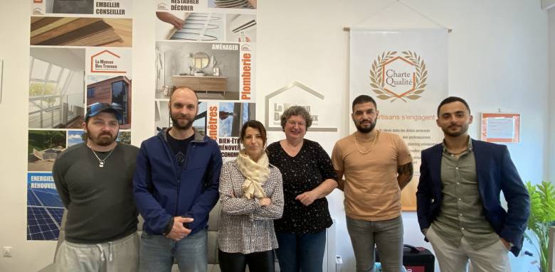 Photo de groupe avec artisan et investisseurs