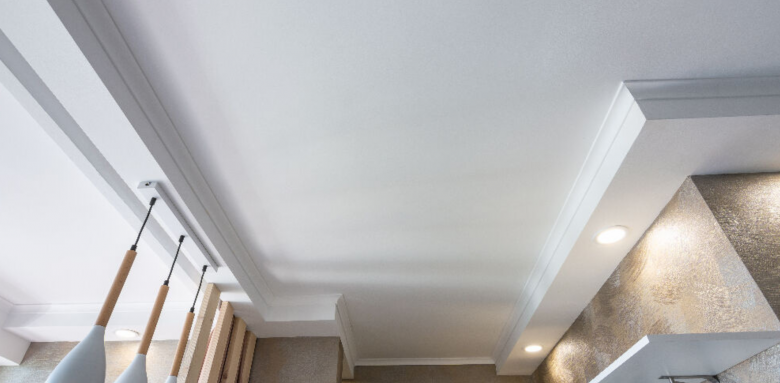 Installer un faux plafond dans le salon