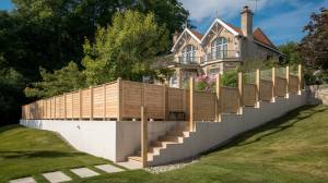 Clôtures sur terrain en pente à Deauville