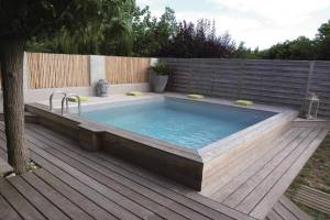 Piscine en bois enterrée ou semi-enterrée à Biarritz : une bonne idée pour votre jardin ?