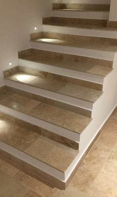 Bien choisir son escalier intérieur en béton avec revêtement en carrelage - Rochefort 17