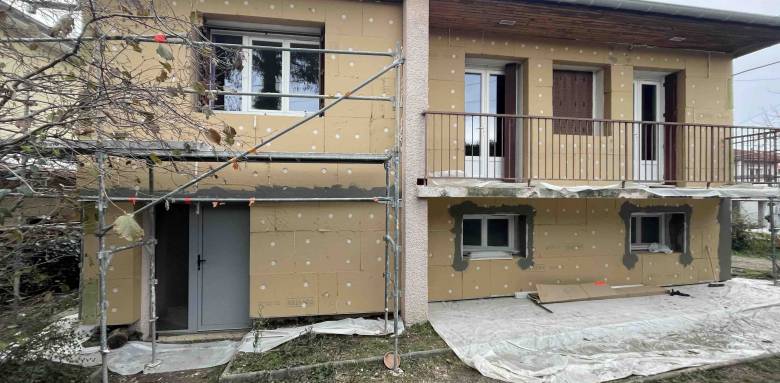 Isolation extérieure d'une maison ancienne dans l'ouest lyonnais