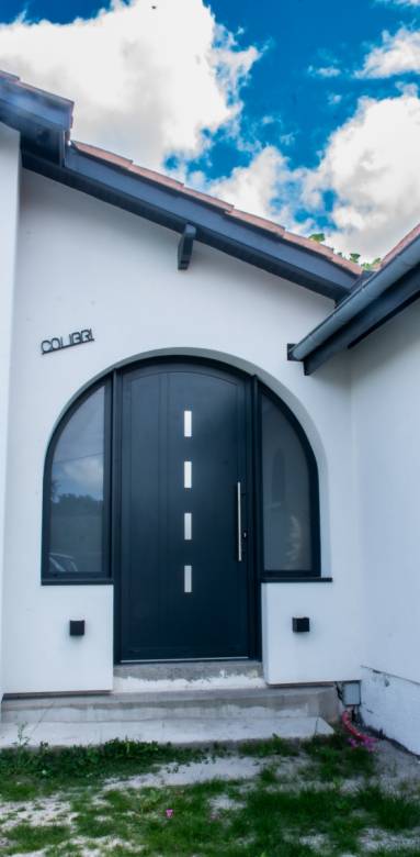 Porte d'entrée en aluminium arrondie - Cholet 49