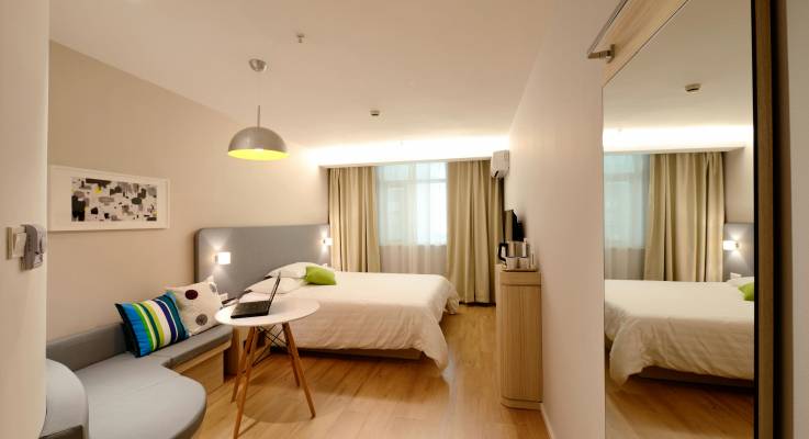 Chambre rénovée dans un hôtel charmant des Yvelines