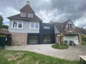 Contraster avec une architecture des années 50 et aujourd'hui