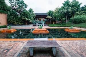 Allée et aménagement de jardin