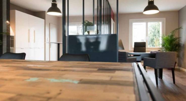 Agence immobilière avec verrière