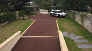 Goudronnage des allées aux alentours de Bayeux 14400 : Quel matériau choisir ? 