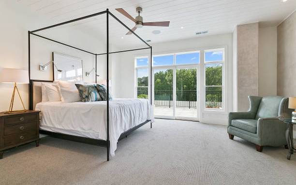 Moelleuse et acceuillante, la moquette a tout bon dans votre chambre