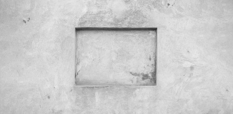 Une niche murale épurée en béton