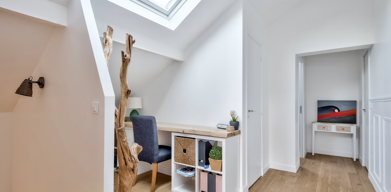 Bureau aménagé sous les combles - Le Chesnay