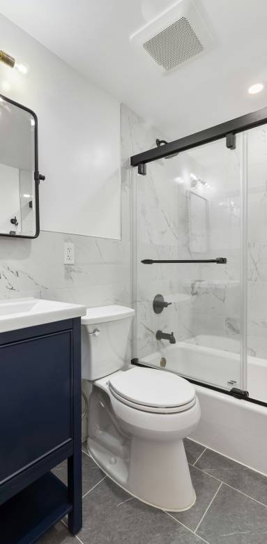 Aménager une petite salle de bain : astuces et conseils