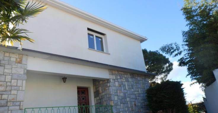 Mur extérieur rénové avec application de peinture de façade - Bourg-en-Bresse 01